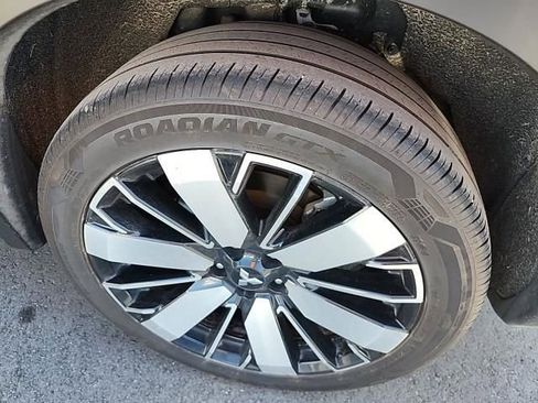 Used 2025 Mitsubishi Outlander image 11