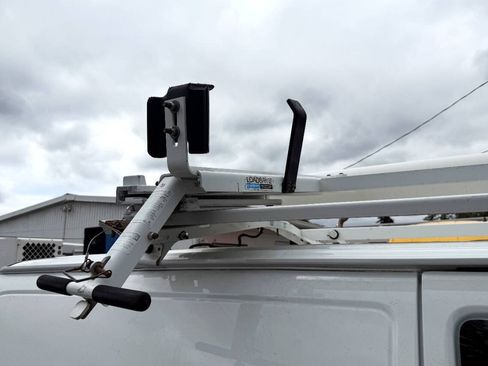 Used 2013 Chevrolet Express 2500 RWD image 15