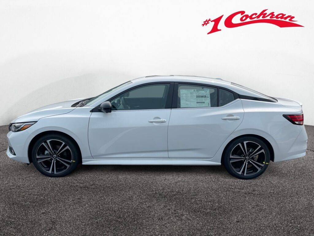 Used 2023 Nissan Sentra SR w/ SR Premium Package FWD image 4
