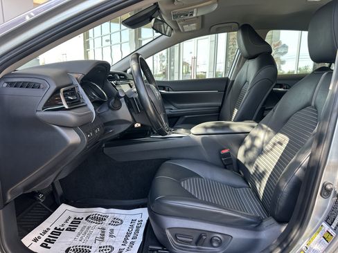 Certified 2020 Toyota Camry SE image 11
