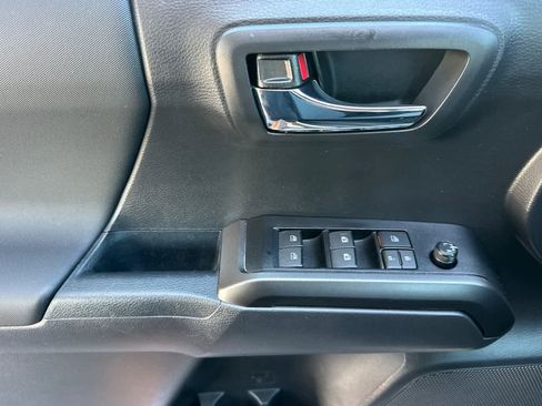 Used 2023 Toyota Tacoma TRD Off-Road AWD/4WD image 12