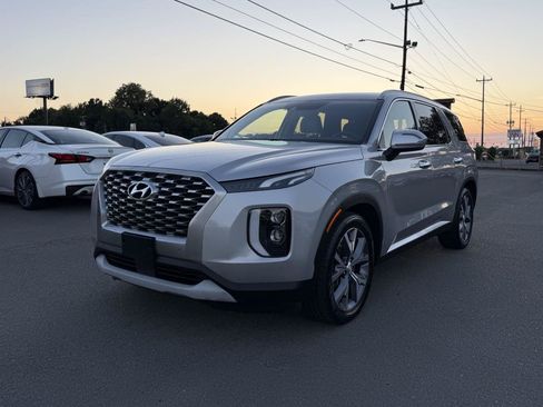 Used 2021 Hyundai Palisade SEL w/ Premium Package AWD/4WD image 3