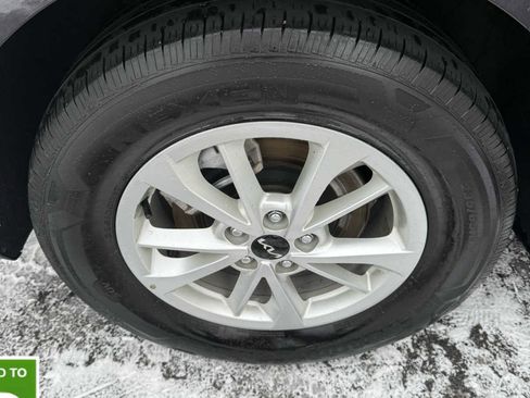 Used 2024 Kia Carnival LX image 31