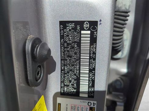 Used 2020 Toyota C-HR XLE FWD image 29