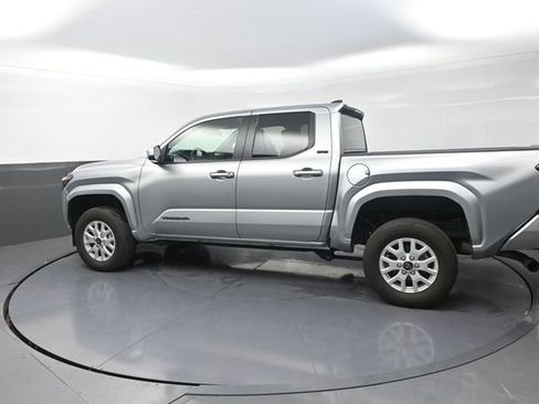 Used 2025 Toyota Tacoma SR5 AWD/4WD image 51