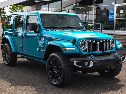 Used 2024 Jeep Wrangler Unlimited Sahara w/ Technology Group AWD/4WD image 6