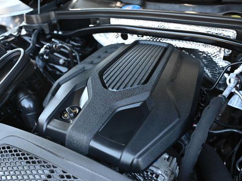 Used 2024 Porsche Macan AWD/4WD image 51