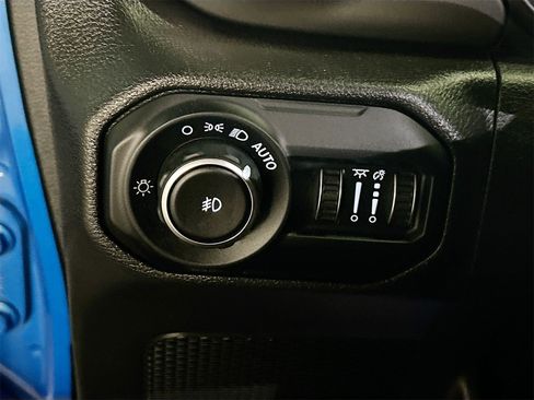 Used 2022 Jeep Wrangler Unlimited Willys image 10