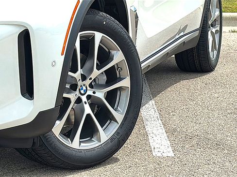 New 2026 BMW X5 sDrive40i w/ Premium Package RWD image 3