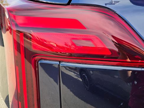 Used 2025 Kia Carnival LX FWD image 33