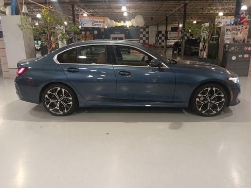 Used 2025 BMW 330i xDrive Sedan w/ Premium Package AWD/4WD image 8