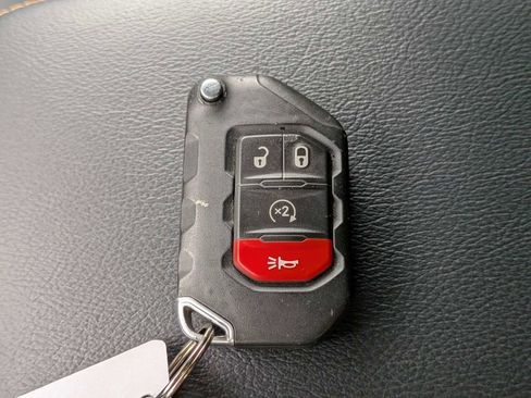 Used 2024 Jeep Wrangler Unlimited Sahara AWD/4WD image 30