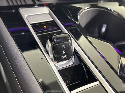 Used 2025 Volkswagen Atlas SEL Premium R-Line image 23