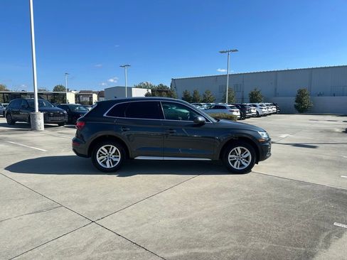 Used 2020 Audi Q5 2.0T Premium w/ Convenience Package image 4
