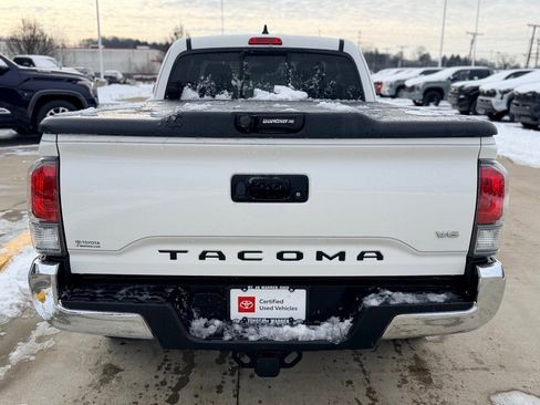 Used 2021 Toyota Tacoma TRD Off-Road image 4