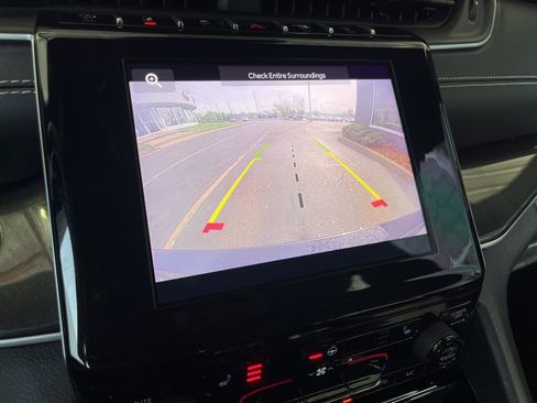 Used 2022 Jeep Grand Cherokee L Laredo image 3