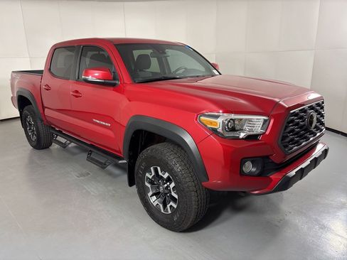 Used 2022 Toyota Tacoma TRD Off-Road w/ Technology Package image 2