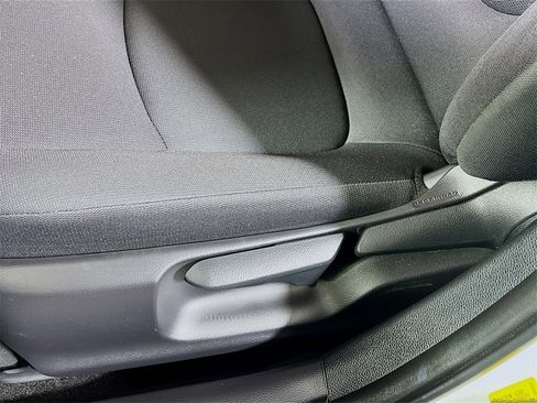 Used 2021 Toyota Corolla LE image 18