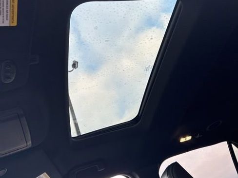 Used 2019 Ford Explorer Platinum image 3