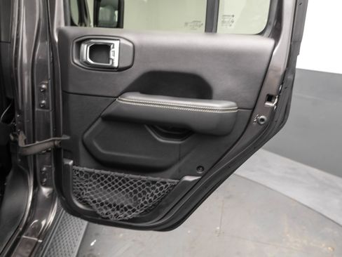 Used 2019 Jeep Wrangler Unlimited Sahara image 37