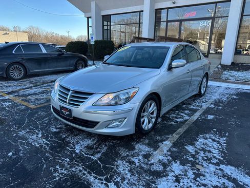 Used 2012 Hyundai Genesis 3.8 image 3