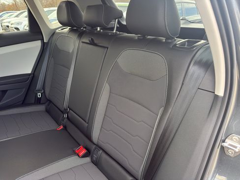 New 2026 Volkswagen Taos SE FWD image 9