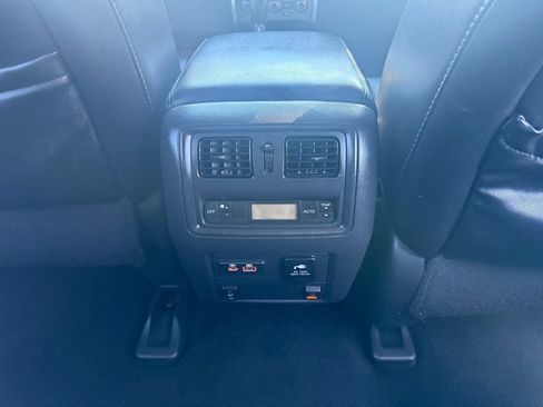 Used 2019 Nissan Pathfinder SL FWD image 24