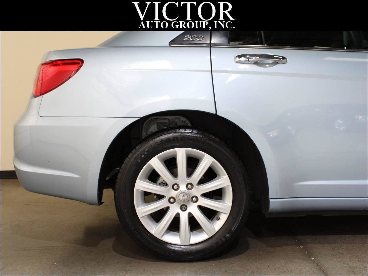 Used 2013 Chrysler 200 Limited FWD image 12