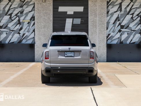 Used 2022 Rolls-Royce Cullinan Black Badge w/ Dark Exterior Package AWD/4WD image 13