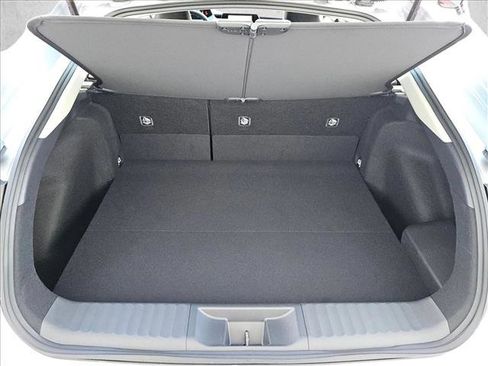 Used 2025 Toyota Prius XLE image 6