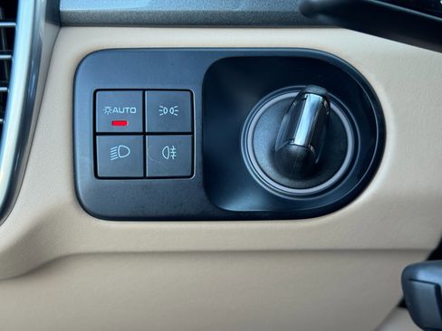 Used 2022 Porsche Cayenne Turbo S image 19