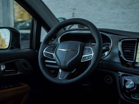 New 2026 Chrysler Pacifica Pinnacle w/ Trailer Tow Group image 16