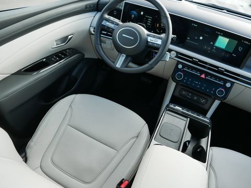 Certified 2025 Hyundai Tucson Limited image 9