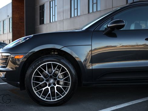 Used 2018 Porsche Macan S image 9