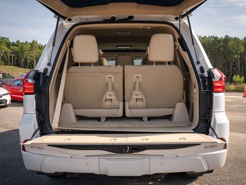 Used 2020 Lexus LX 570 4WD w/ Luxury Package image 22