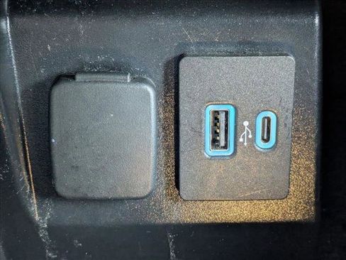 Used 2023 Ford Explorer Limited image 10