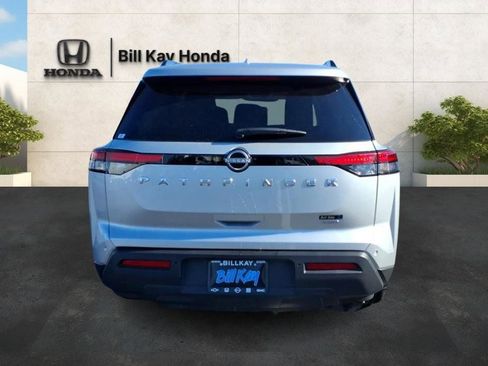 Used 2025 Nissan Pathfinder SV image 4