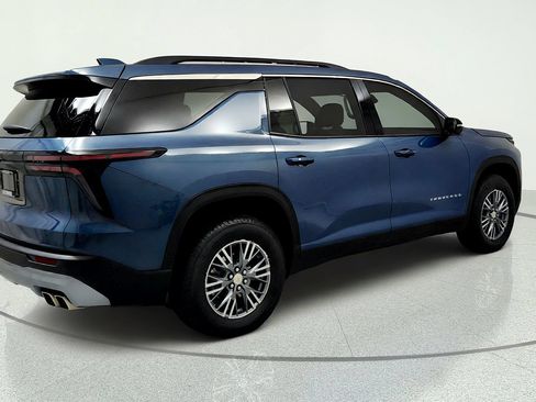 Used 2025 Chevrolet Traverse LT w/ Driver Confidence Package FWD image 5