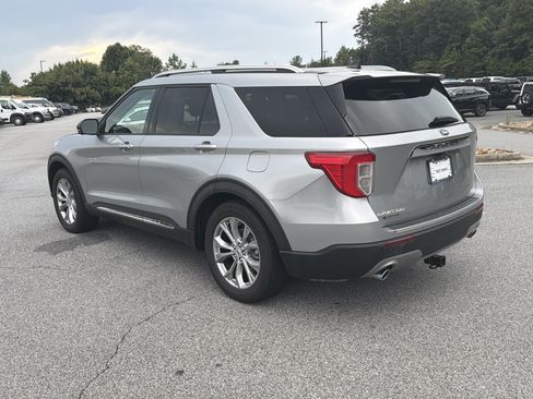 Used 2021 Ford Explorer Limited w/ Equipment Group 301A RWD image 6