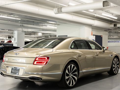 Used 2026 Bentley Flying Spur V8 AWD/4WD image 5