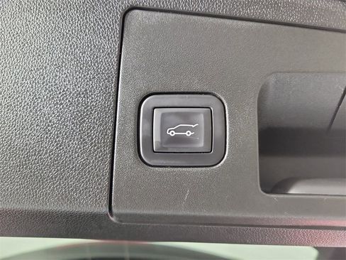 Certified 2025 Cadillac XT4 Premium Luxury image 9