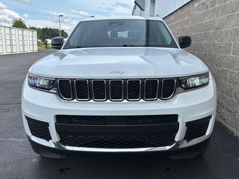 Used 2023 Jeep Grand Cherokee L Laredo AWD/4WD image 40