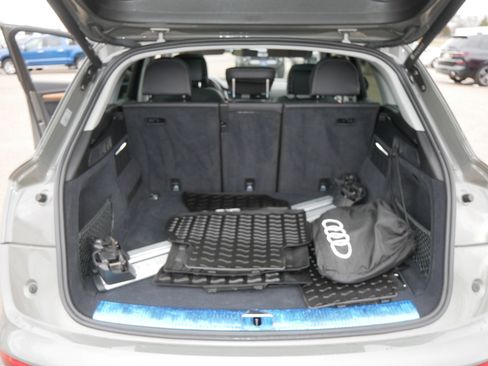 Used 2023 Audi Q5 e Premium w/ Convenience Package AWD/4WD image 18
