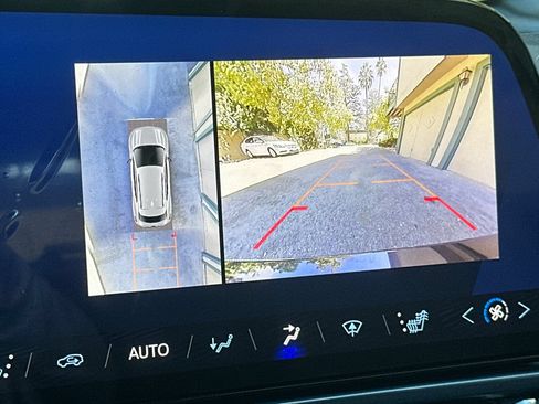 Used 2024 Chevrolet Equinox EV LT FWD image 27