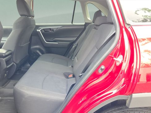 Used 2020 Toyota RAV4 LE FWD image 10