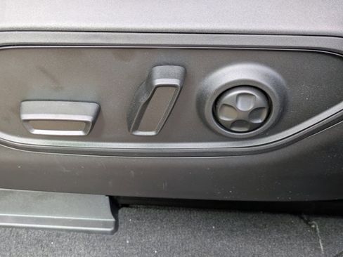 New 2025 Jeep Grand Cherokee L Laredo image 18