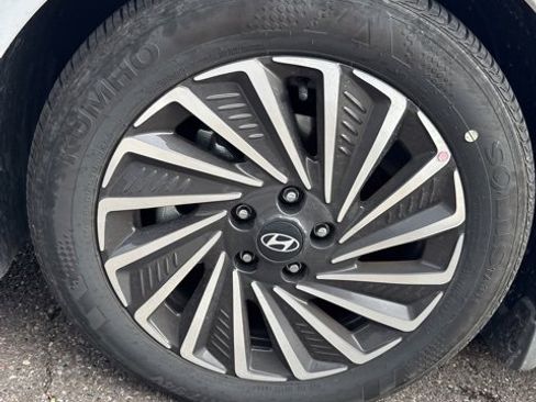 Used 2025 Hyundai Sonata Limited image 9