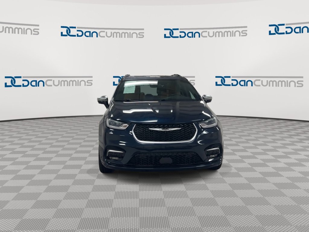 Used 2023 Chrysler Pacifica Pinnacle AWD/4WD image 3