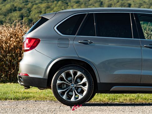 Used 2015 BMW X5 xDrive35d image 9