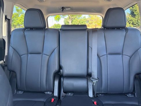 Used 2021 Subaru Ascent Limited w/ Technology Package AWD/4WD image 11